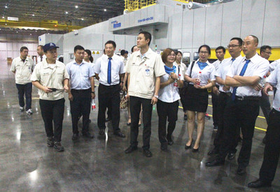 從4S店走進工廠,他們?yōu)楸本┈F代產品質量點贊!